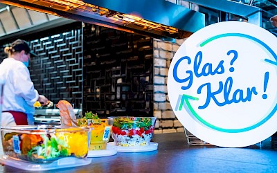 Gemeinsam das Glas-Mehrwegsystem unter dem Motto Glas? Klar! in die Gastronomie gebracht.