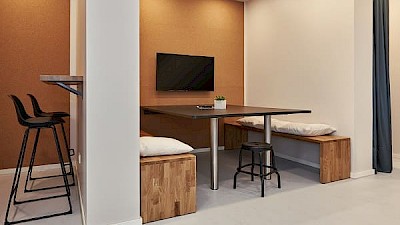 Besprechungsinsel und Telefonkabine