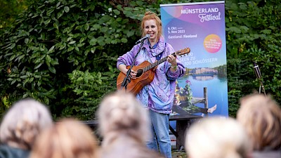 JOULES THE FOX bei der Landpartie im Kulturcafé von Haus Vortlage.