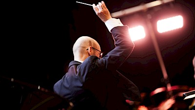 In Draiflessen trat das Sinfonieorchester Münster unter der Leitung von Henning Ehlert gemeinsam mit Iiro Rantala auf.