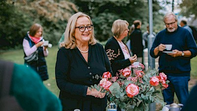 Künstlerische Leiterin Christine Sörries bei einem Konzert auf der Kolvenburg.
