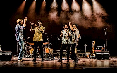 Momi Maiga spielt zum Abschluss der 13. Ausgabe des Münsterland Festivals auf der Bühne der Burg Vischering.