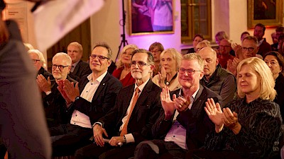 Publikum bei der Eröffnung des Münsterland Festivals part 13. Mit dabei: Der Gesandte der Botschaft von Spanien in Berlin (mitte).