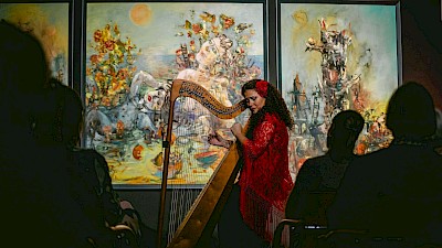 Ana Crizmán bezauberte an ihrer Flamenco-Harfe