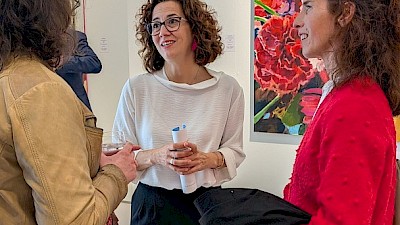 Laura Nieto bei der Eröffnung der Ausstellung ihrer Werke in der Galerie Hovestadt