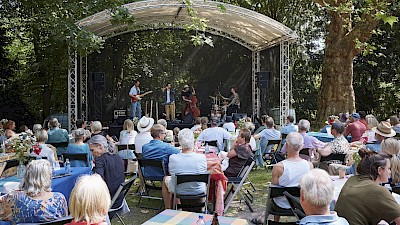 Das Picknickkonzert auf der Platanenwiese an der Burg Vischering.
