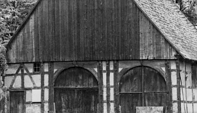 Die Klosterscheune in einer historischen Fotografie