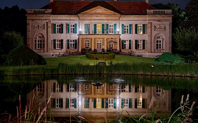 Herrenhaus Harkotten bei Nacht
