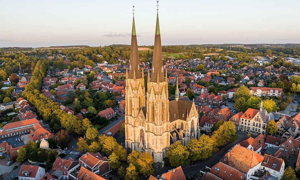 Uitzicht op de machtige kathedraal van Billerbeck