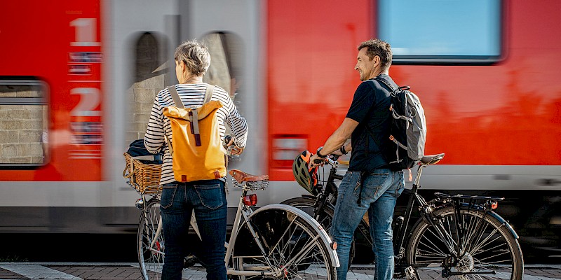 half acht tieners controleren Mobil durchs Münsterland | Fietsen | Bus en trein | Autoverkeer