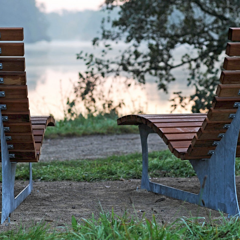 Sunbathing benches at the Pröbstingsee in Borken